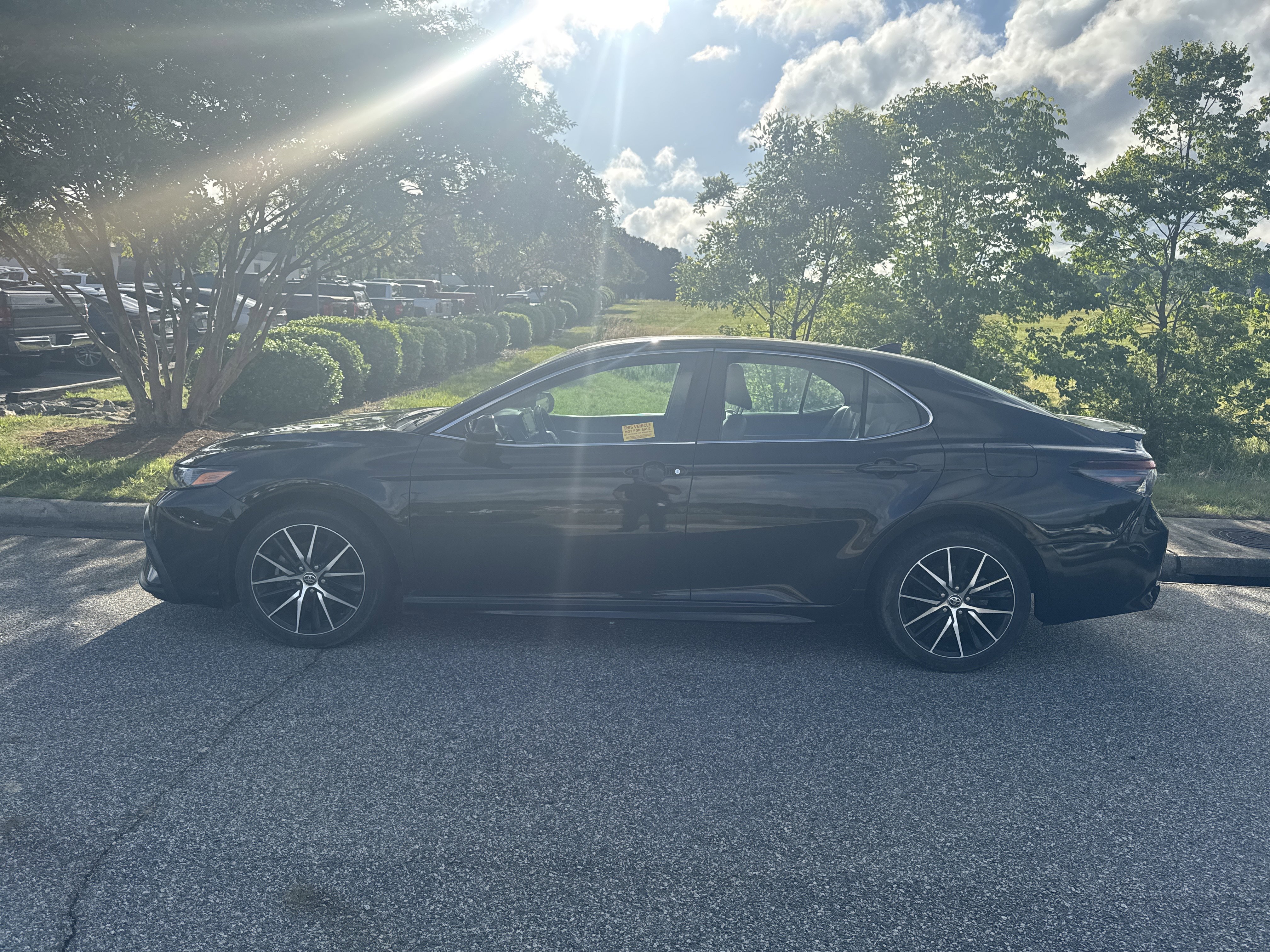 Used 2021 Toyota Camry SE FWD image 7