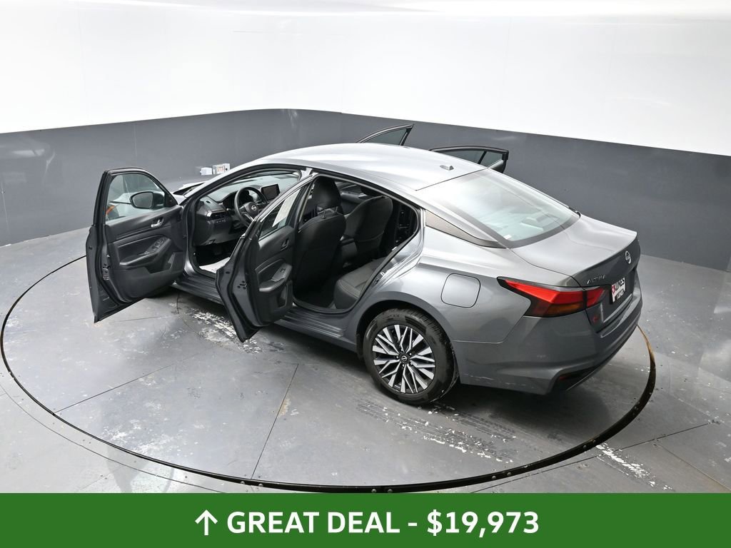 Used 2024 Nissan Altima 2.5 SV image 61