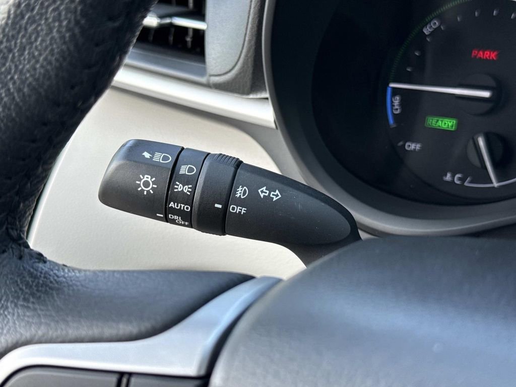 Used 2024 Toyota Sienna XLE FWD image 37