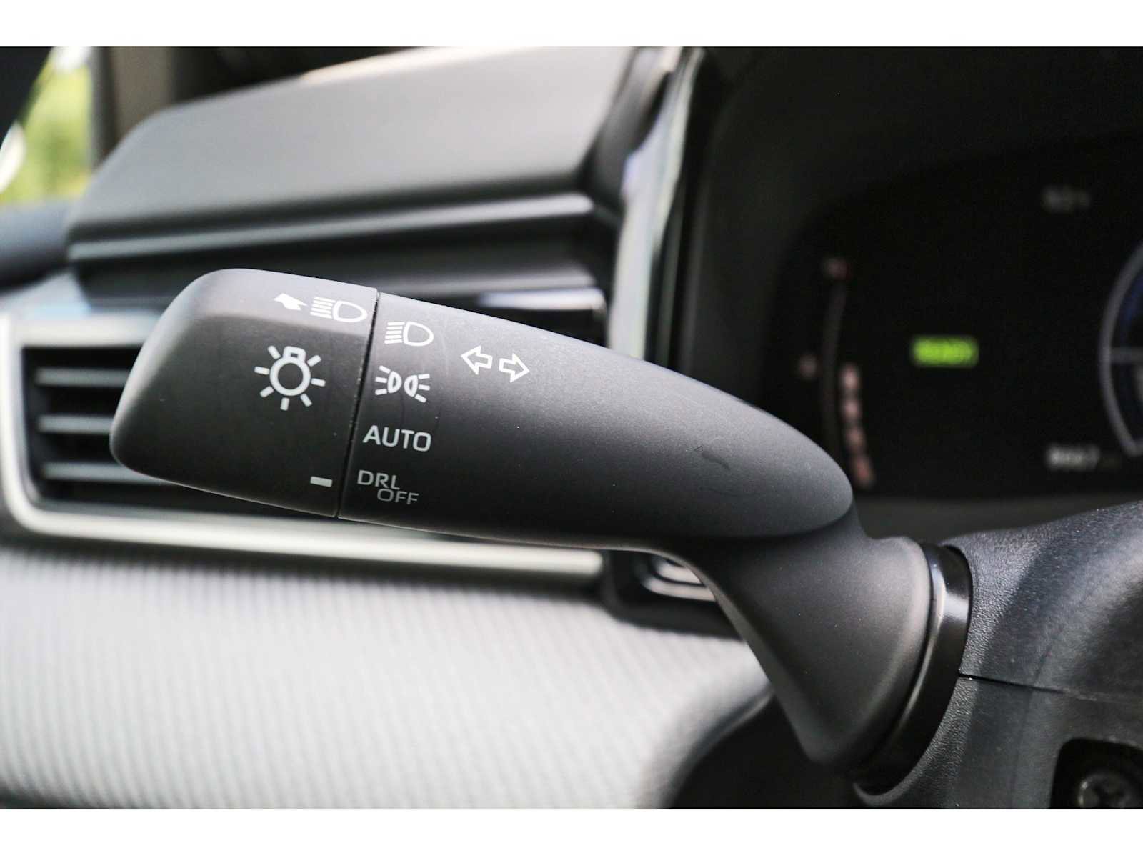 Used 2025 Toyota Camry SE w/ Convenience Package image 17