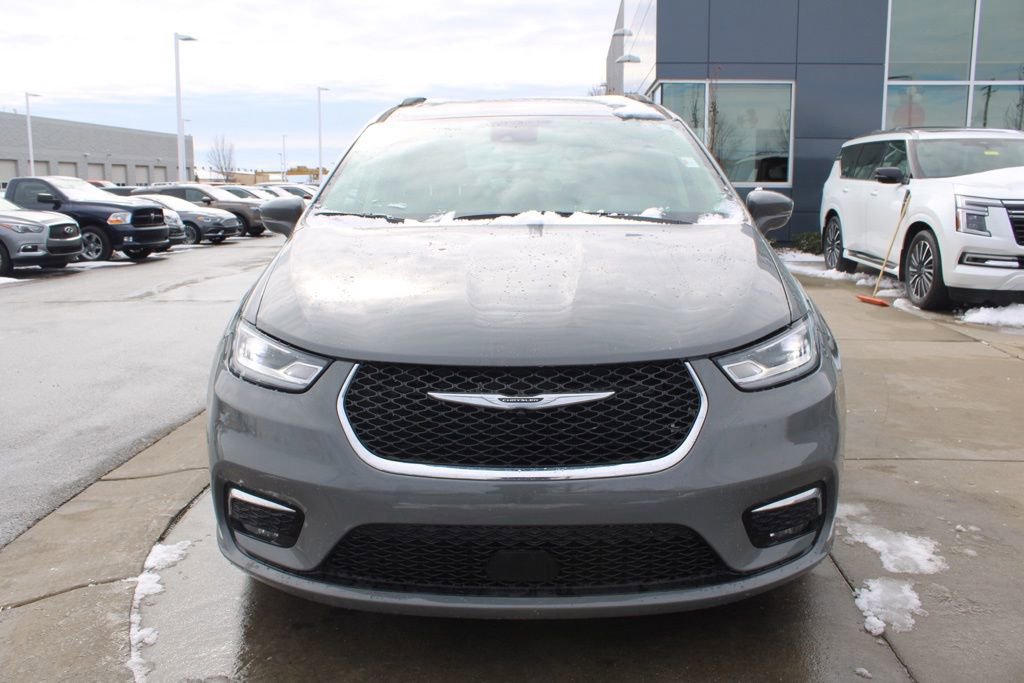 Used 2022 Chrysler Pacifica Touring-L video 2