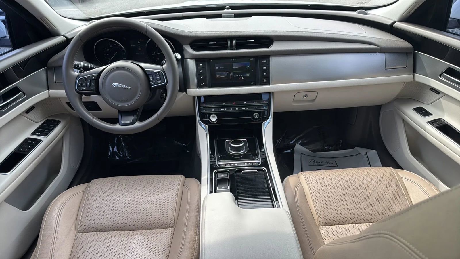 Used 2017 Jaguar XF Premium RWD image 30