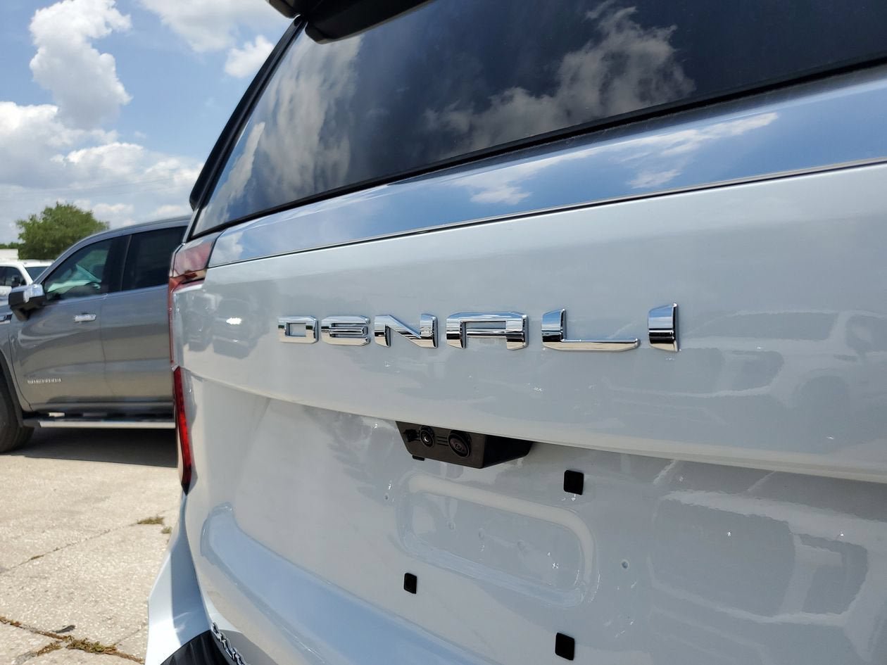 New 2026 GMC Yukon XL Denali w/ Denali Reserve Package AWD/4WD image 9