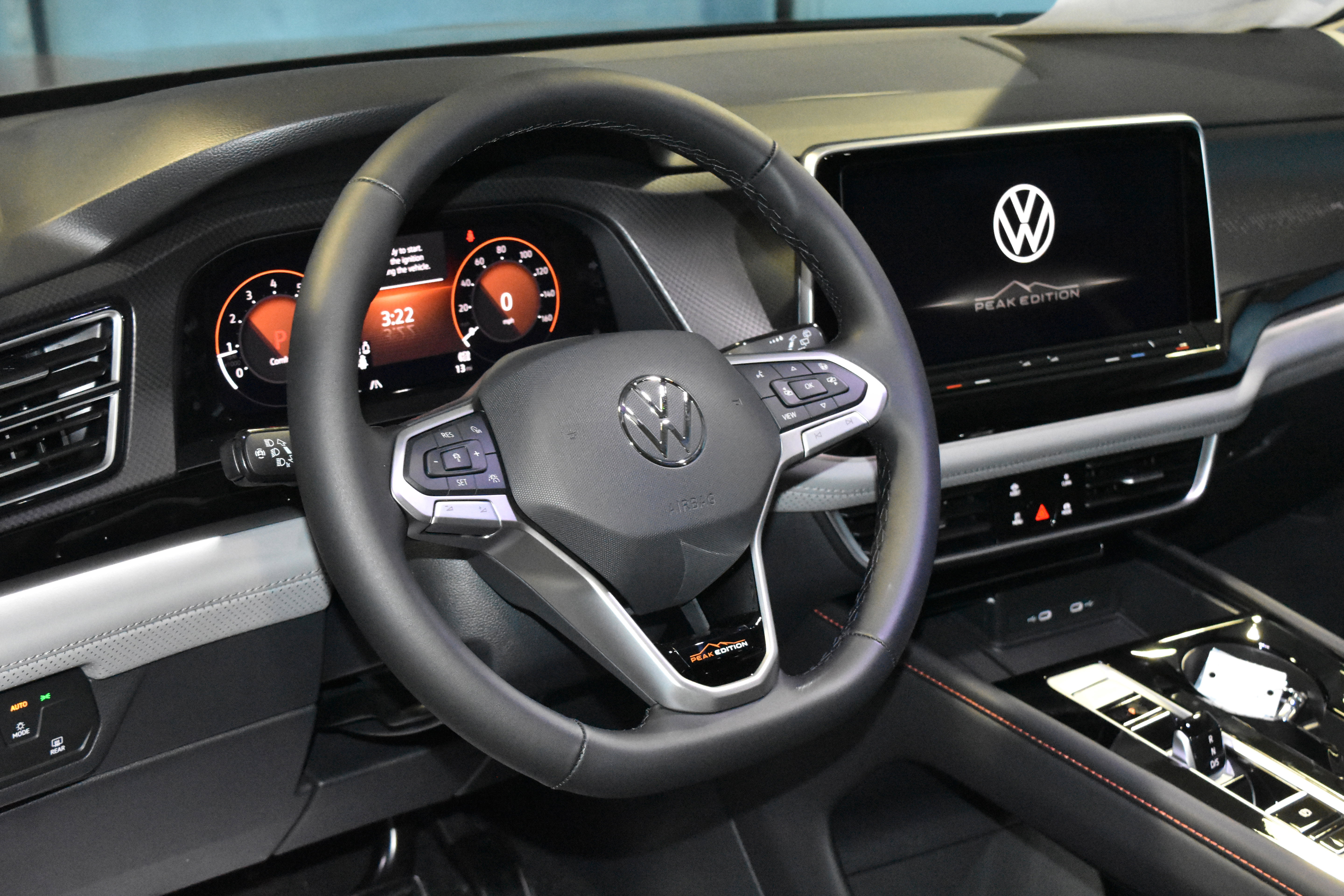 New 2026 Volkswagen Atlas Peak Edition AWD/4WD image 2