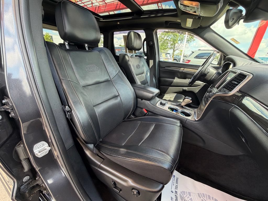 Used 2017 Jeep Grand Cherokee Overland w/ Jeep Active Safety Group AWD/4WD image 33