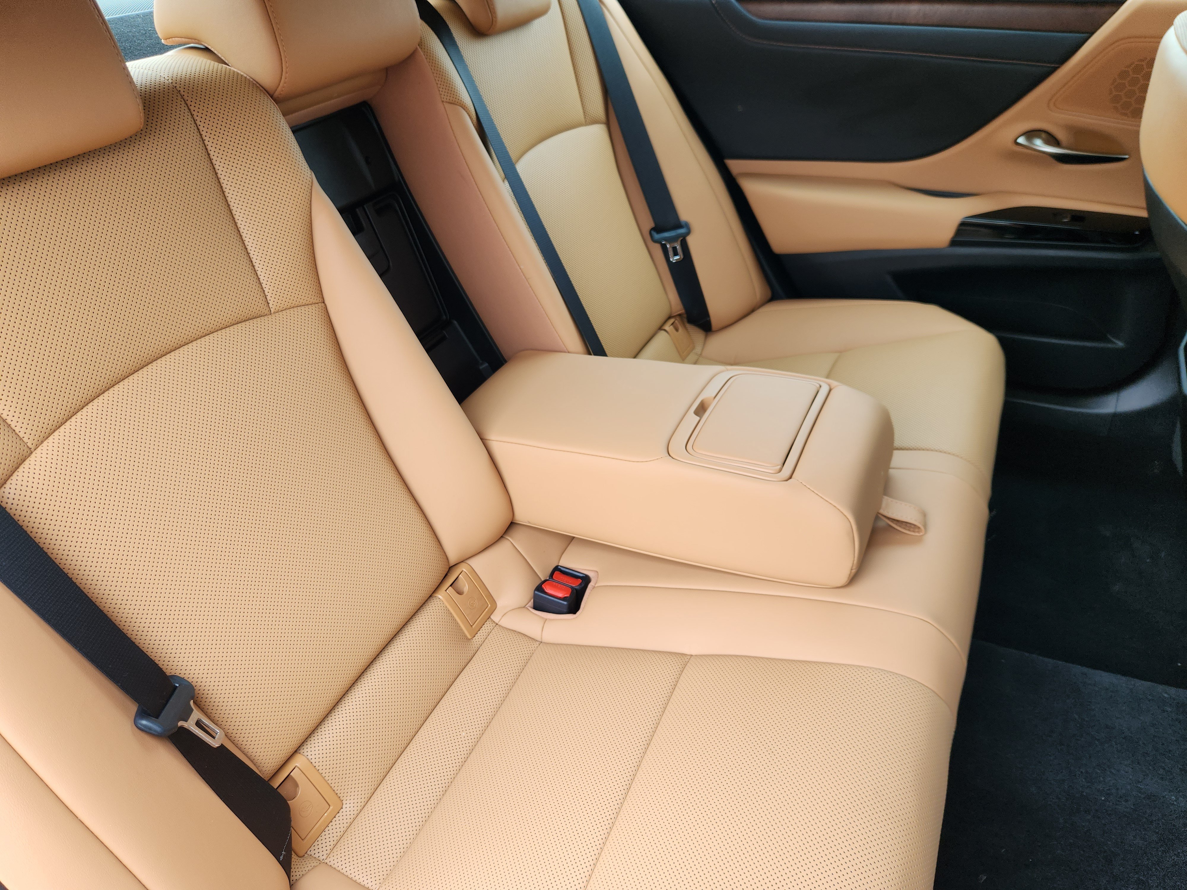 Used 2022 Lexus ES 300h w/ Premium Package FWD image 16