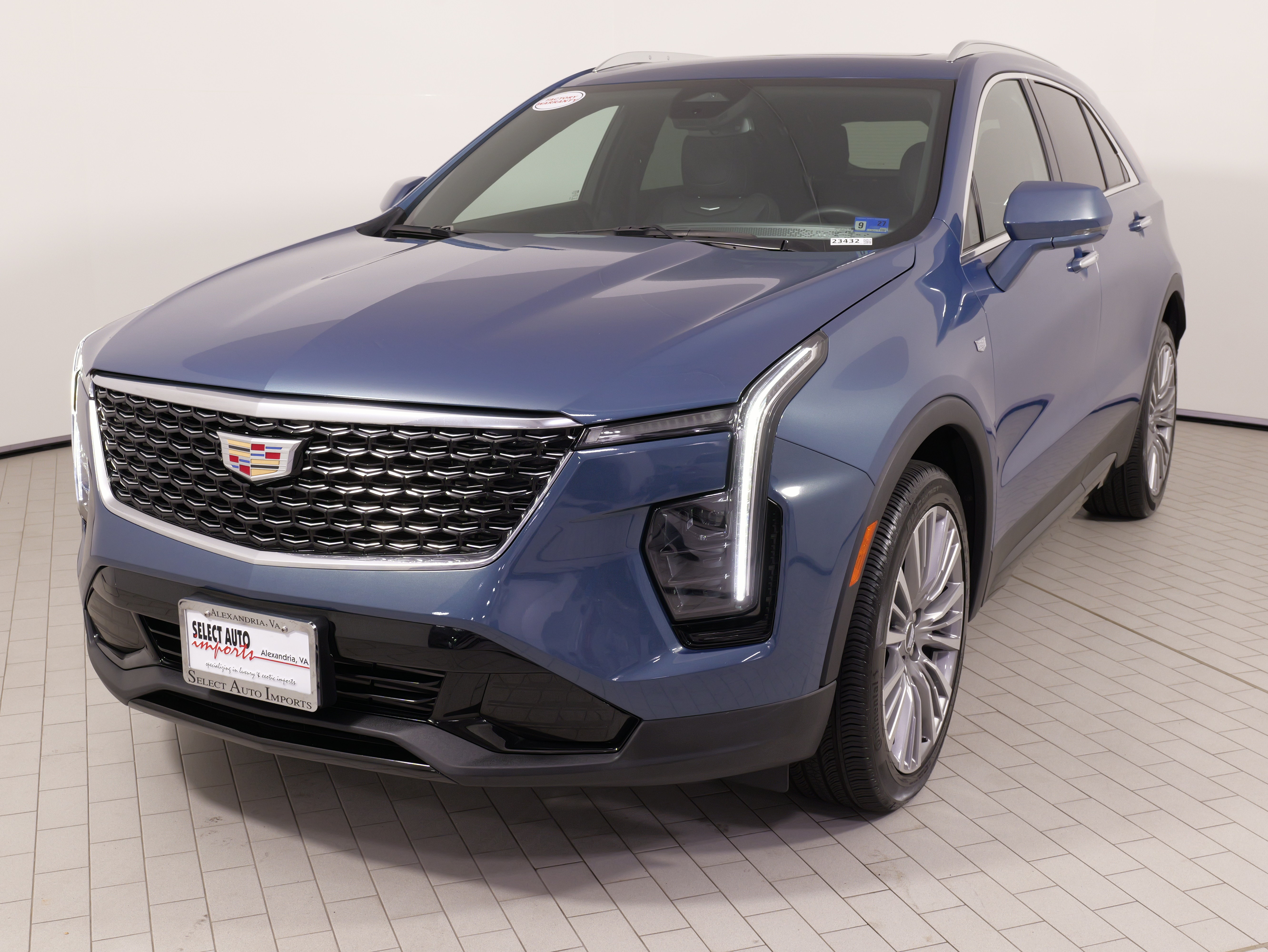 Used 2024 Cadillac XT4 Premium Luxury w/ Cold Weather Package AWD/4WD image 4