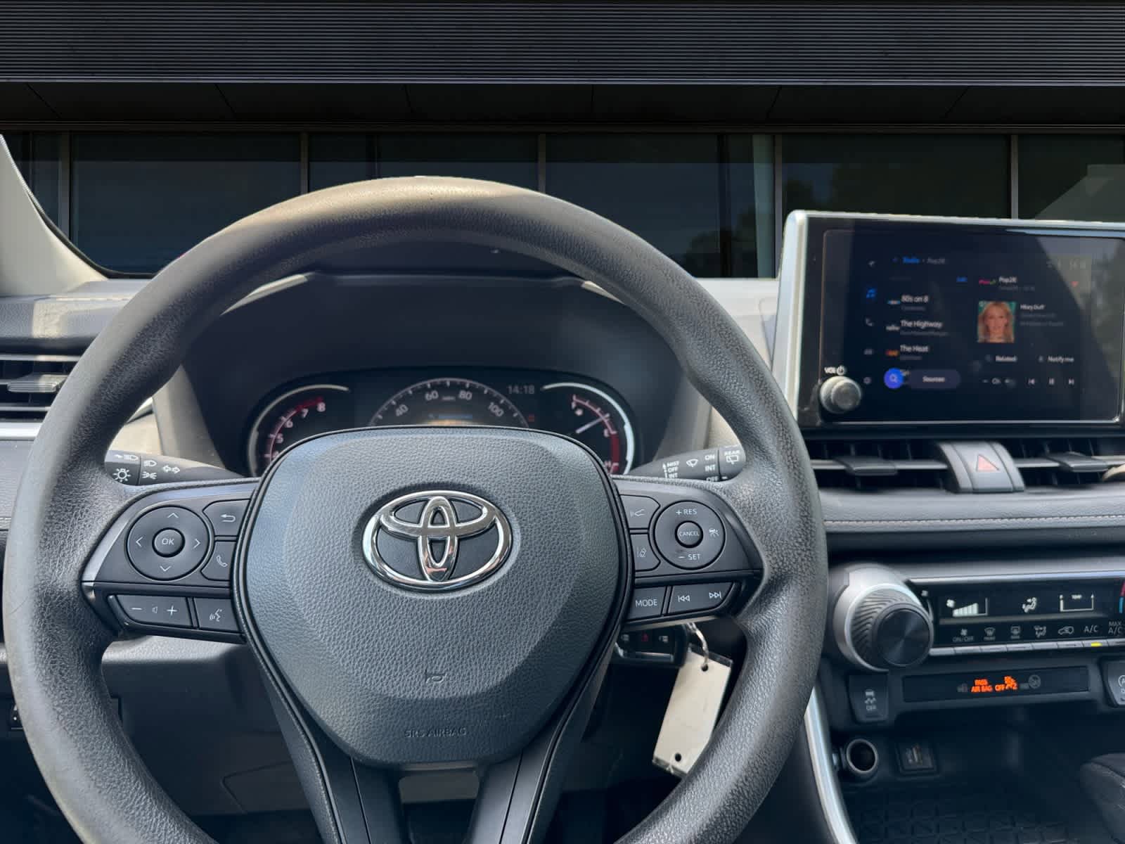 Used 2024 Toyota RAV4 LE AWD/4WD image 3