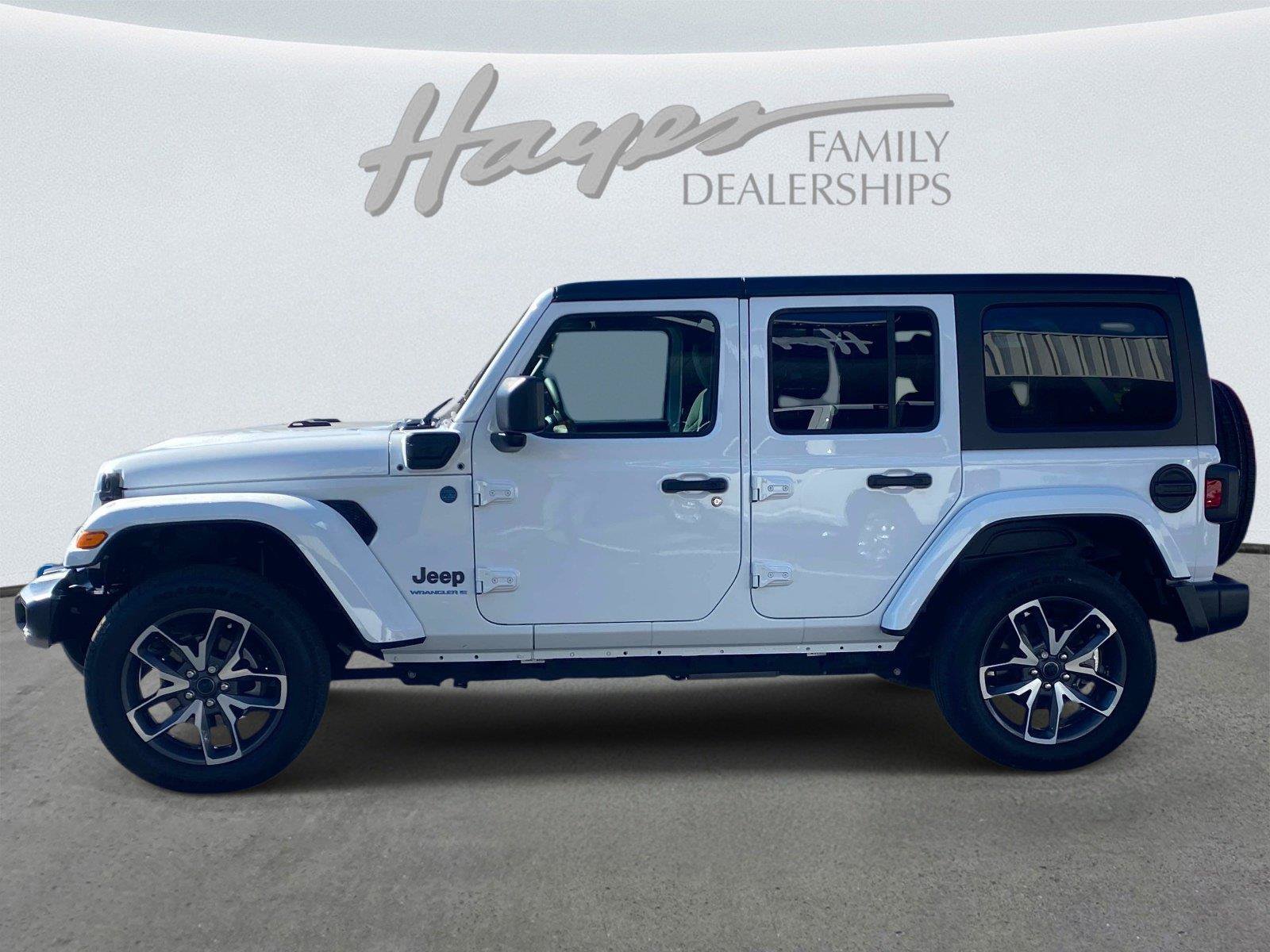 Used 2024 Jeep Wrangler Unlimited w/ Convenience Group AWD/4WD image 8