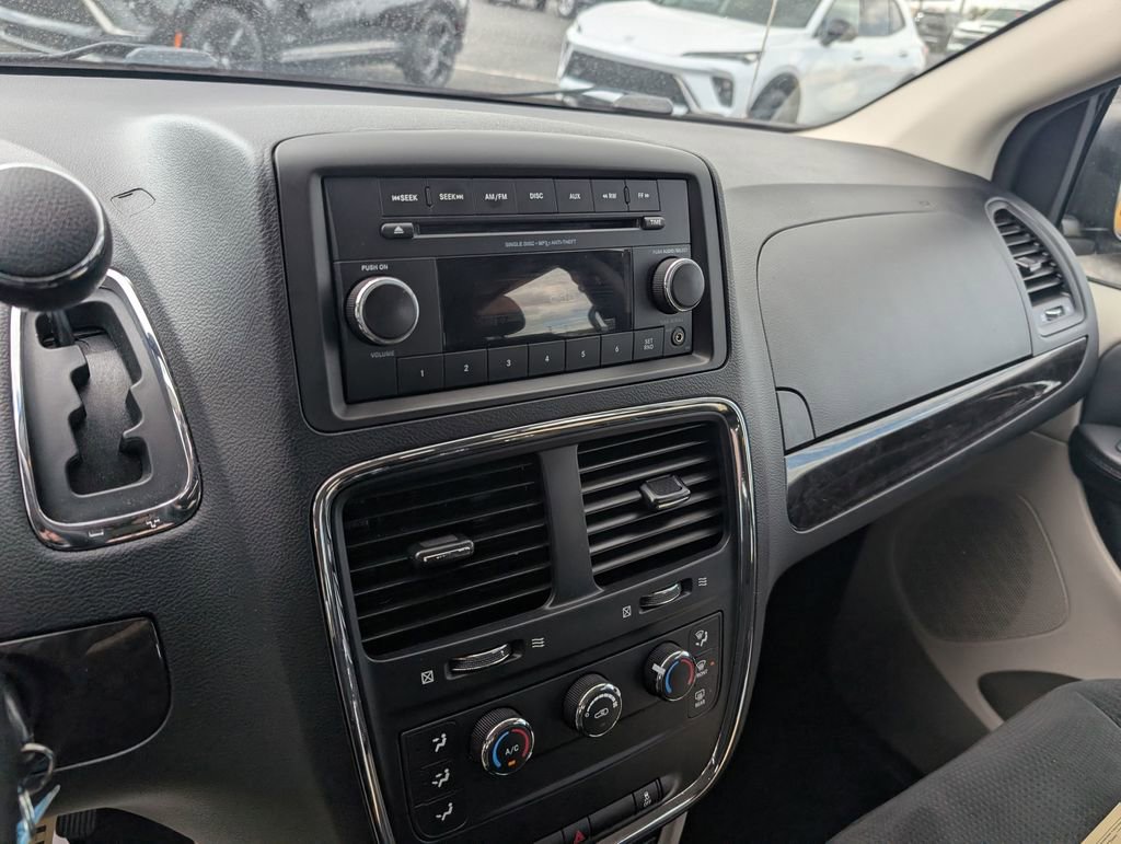 Used 2016 Dodge Grand Caravan American Value Package image 18