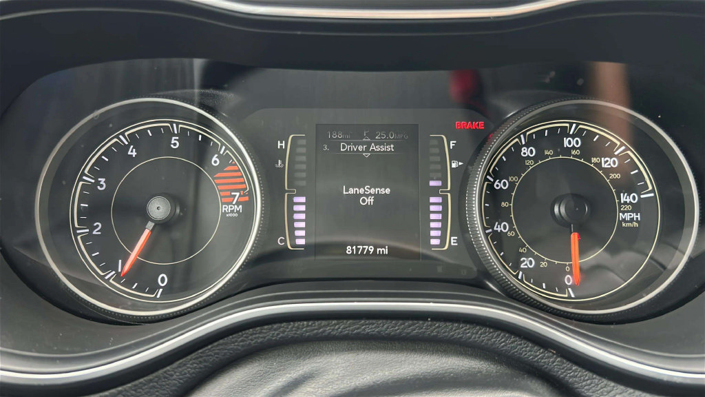 Used 2021 Jeep Cherokee Latitude Plus FWD image 10