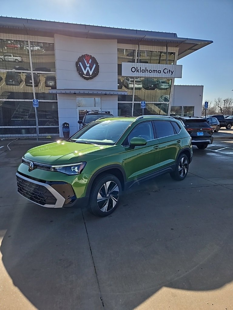 New 2026 Volkswagen Taos SE image 1
