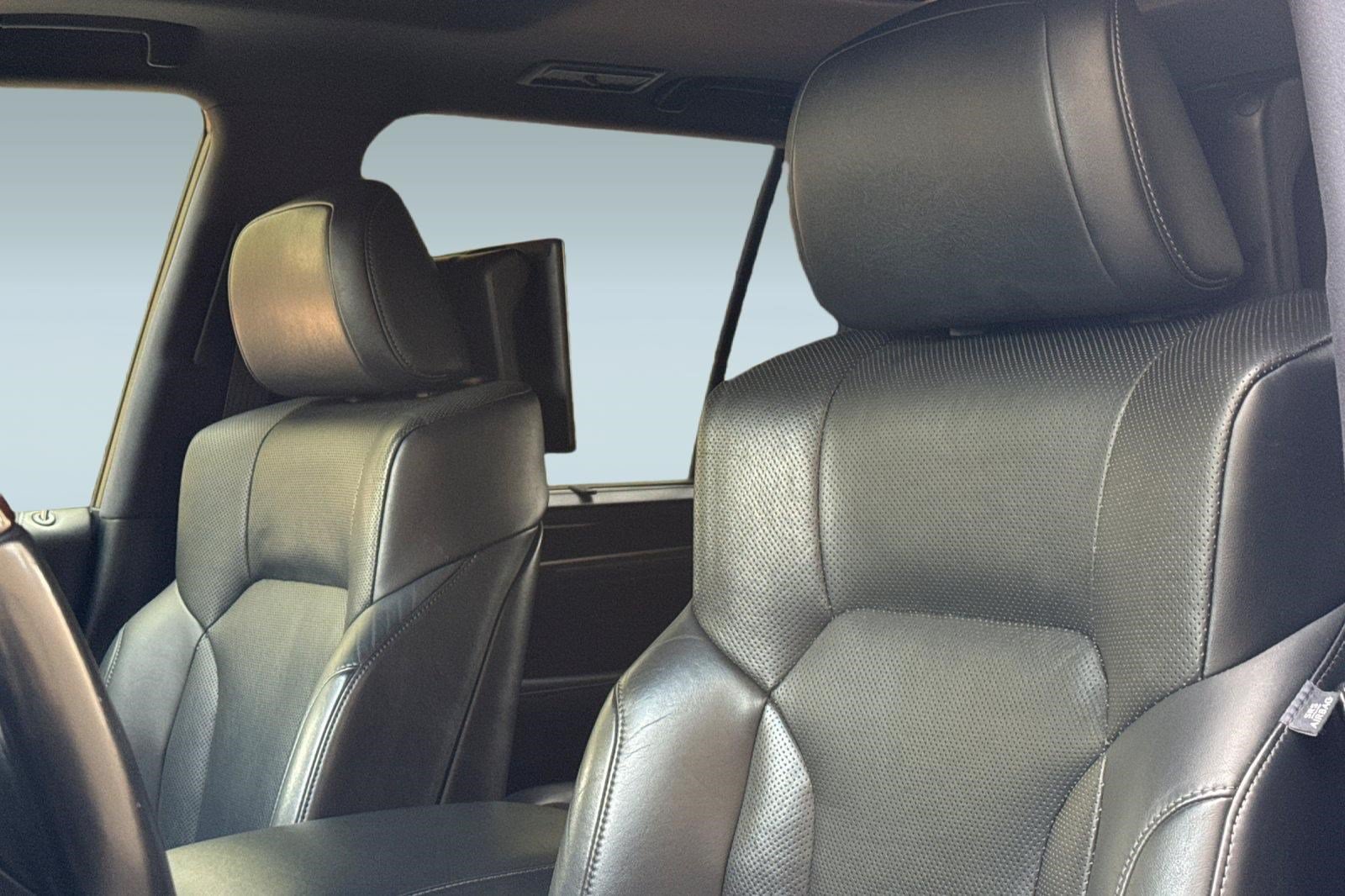 Used 2020 Lexus LX 570 4WD w/ Sport Package image 33