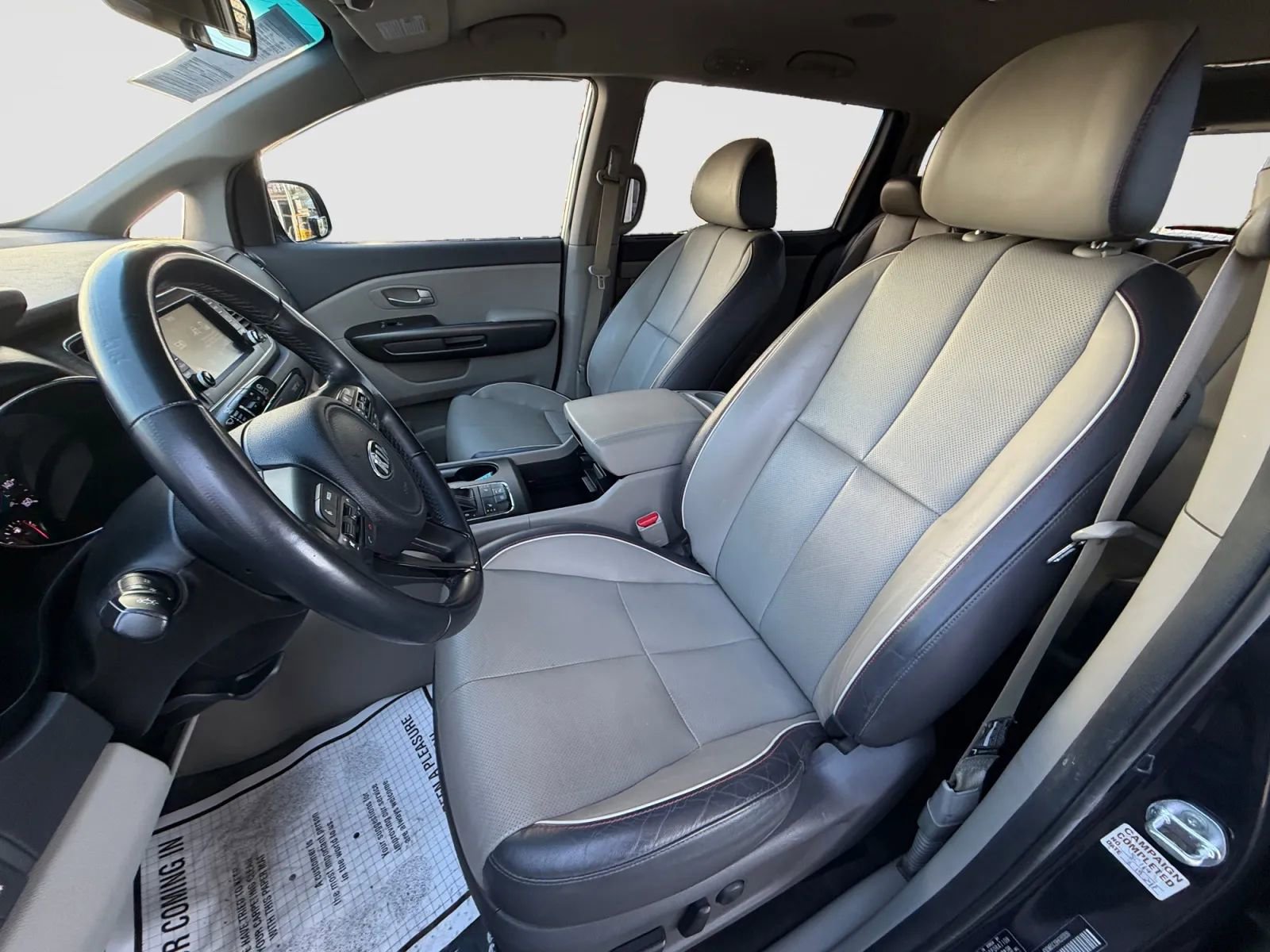 Used 2017 Kia Sedona LX w/ LX Essentials Premium Package image 11