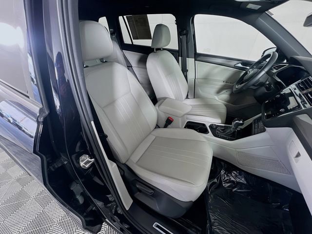 Used 2023 Volkswagen Tiguan SE R-Line image 30