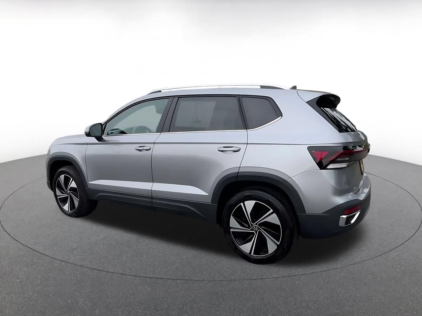 Used 2026 Volkswagen Taos SE AWD/4WD image 8