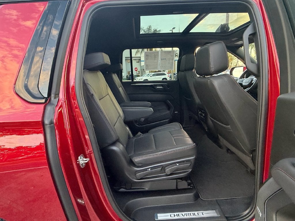 Used 2025 Chevrolet Suburban RST w/ Comfort Package RWD image 17