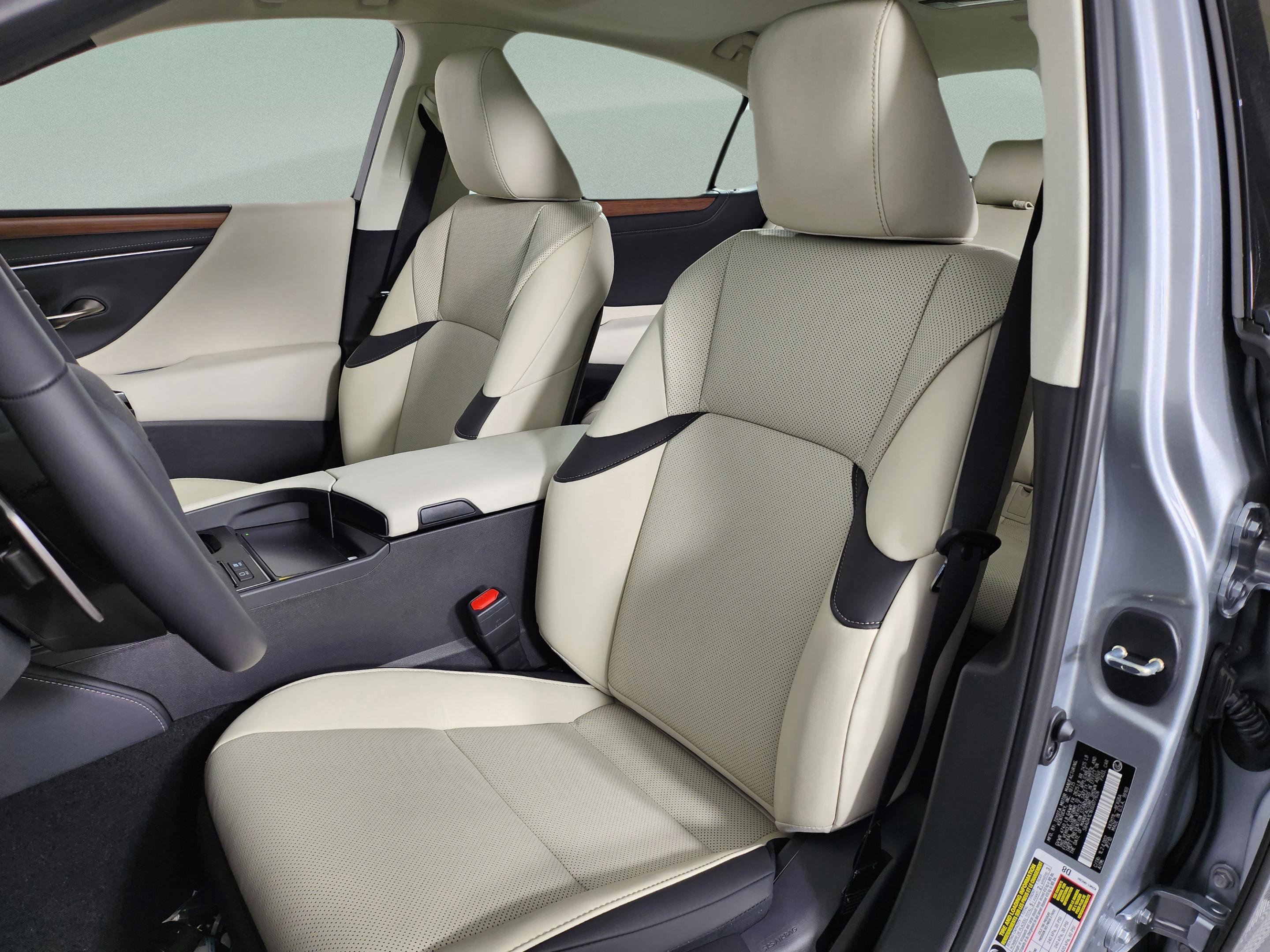 New 2025 Lexus ES 300h w/ Premium Package image 17