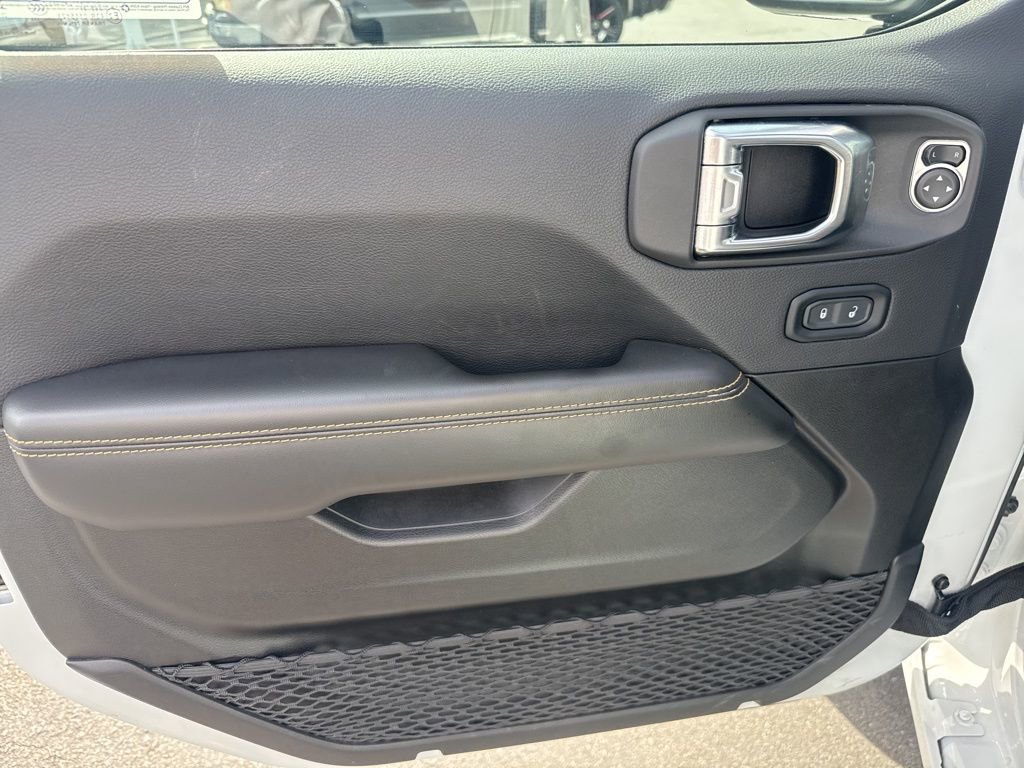 Certified 2025 Jeep Wrangler Unlimited Sahara w/ Safety Group image 14