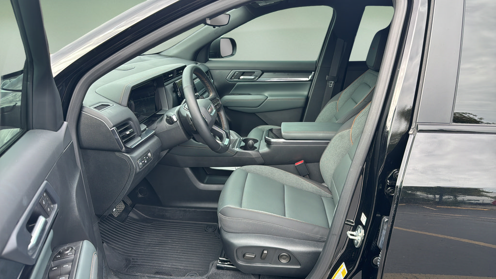 Used 2026 GMC Terrain AT4 w/ Convenience Package III AWD/4WD image 10