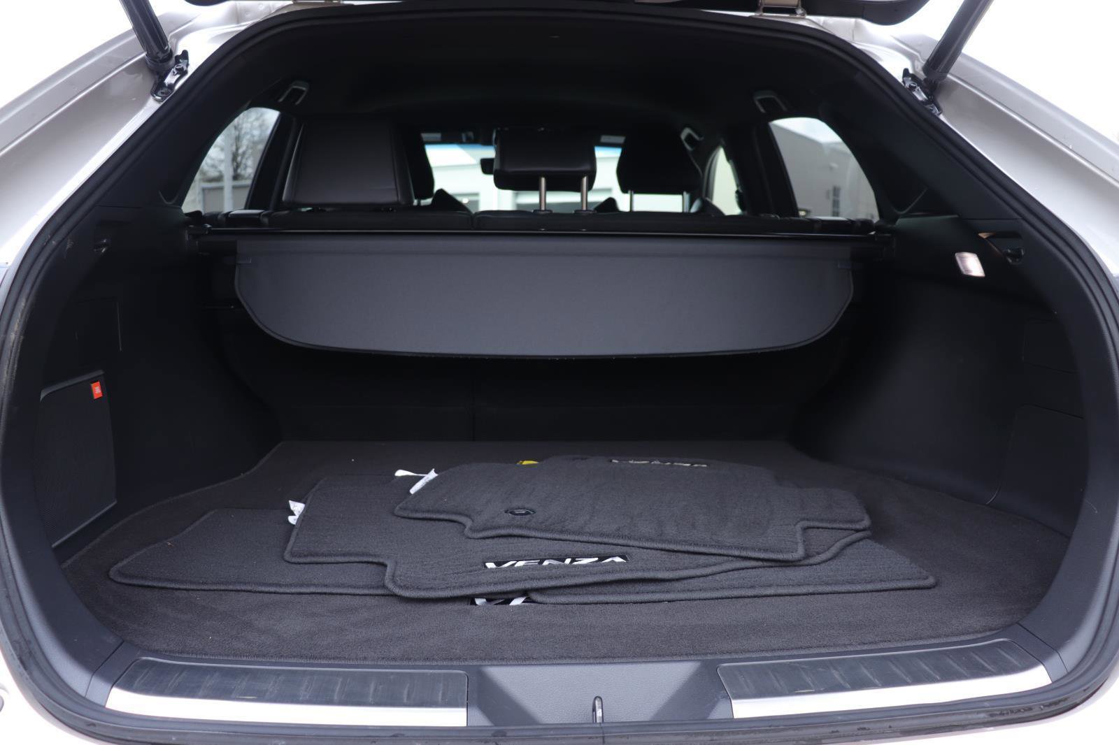 Used 2021 Toyota Venza Limited image 17