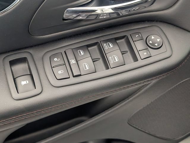 Used 2020 Dodge Grand Caravan SE FWD image 11