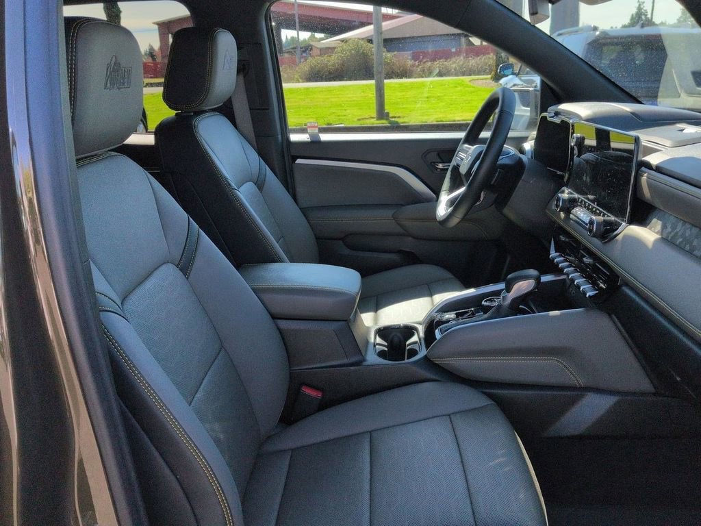 Used 2025 Chevrolet Colorado ZR2 w/ ZR2 Bison Edition image 30