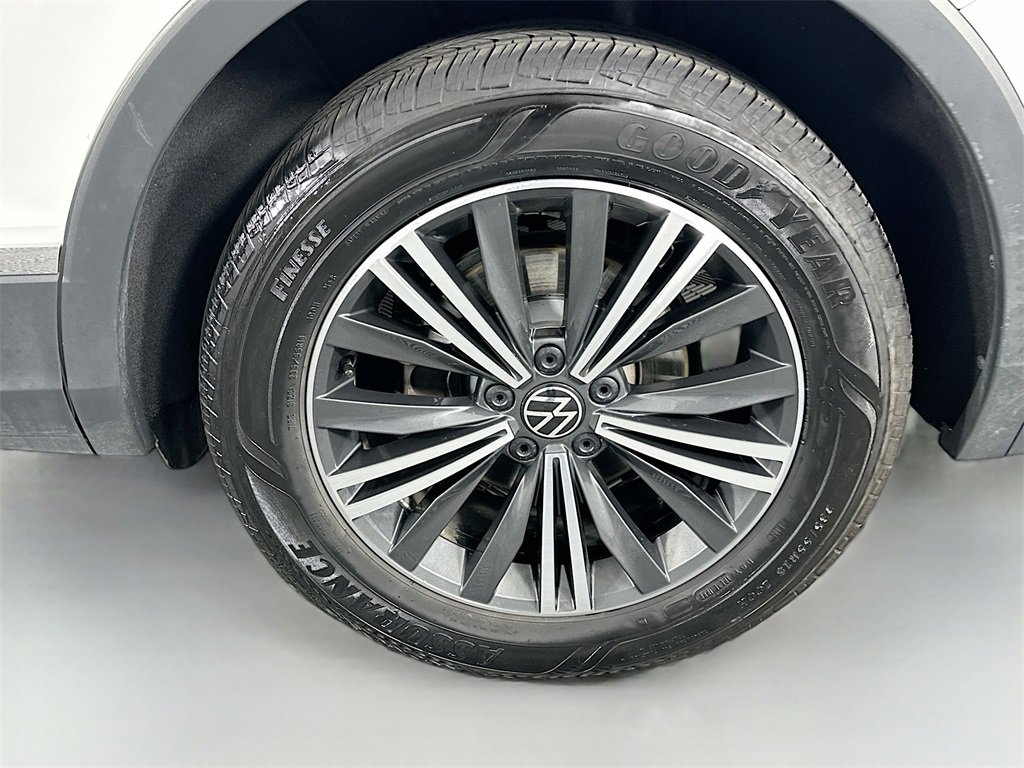Used 2024 Volkswagen Tiguan Wolfsburg Edition image 29