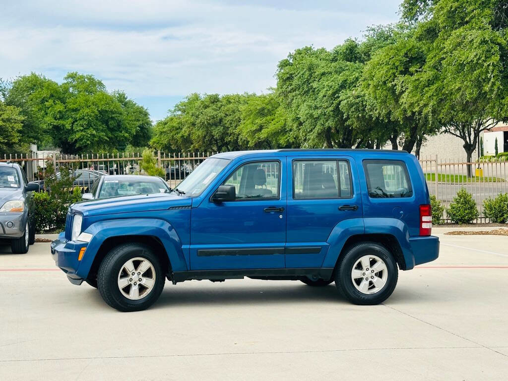 Used 2010 Jeep Liberty Sport image 4