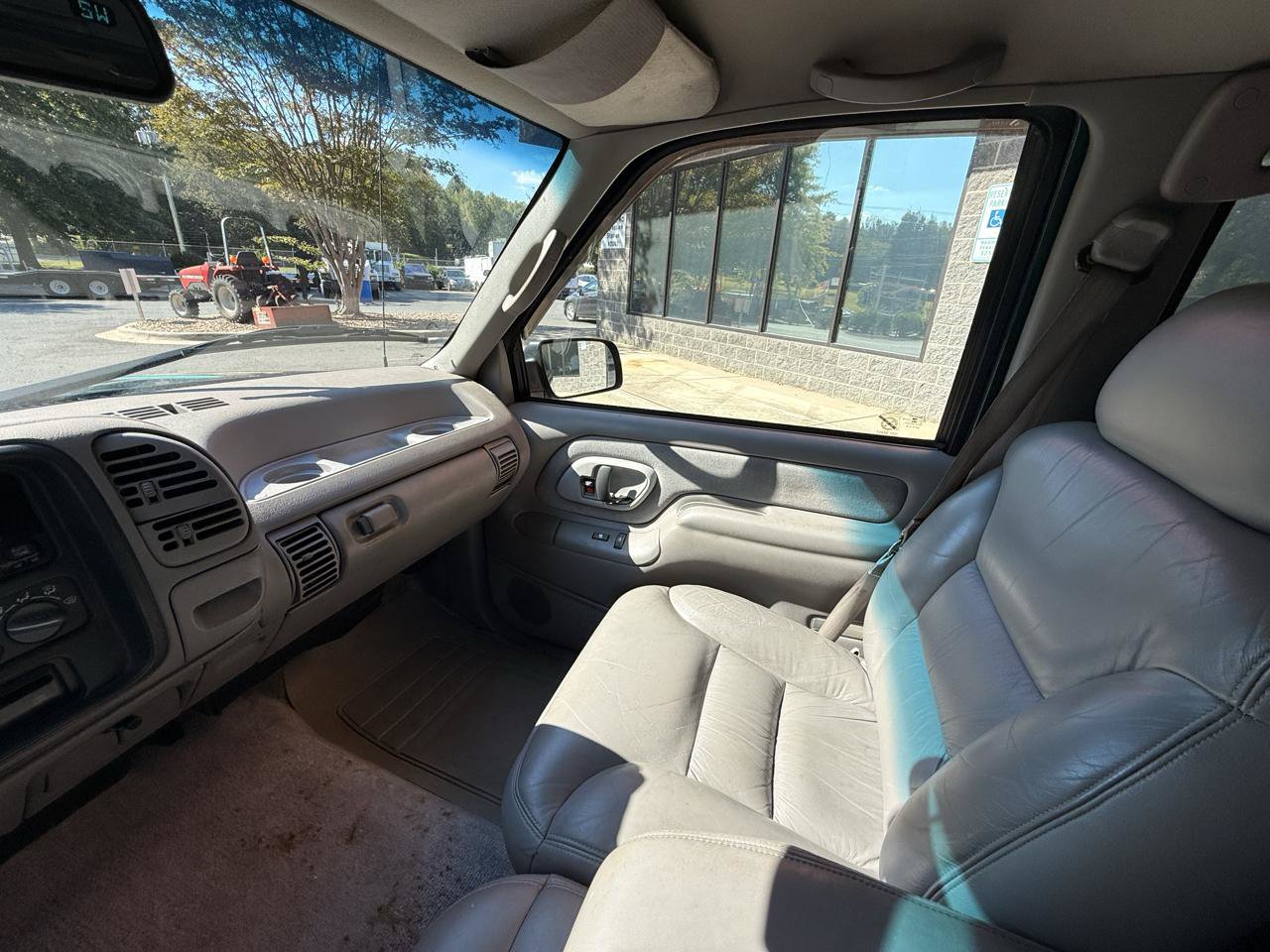 Used 1996 GMC Suburban 4WD image 14