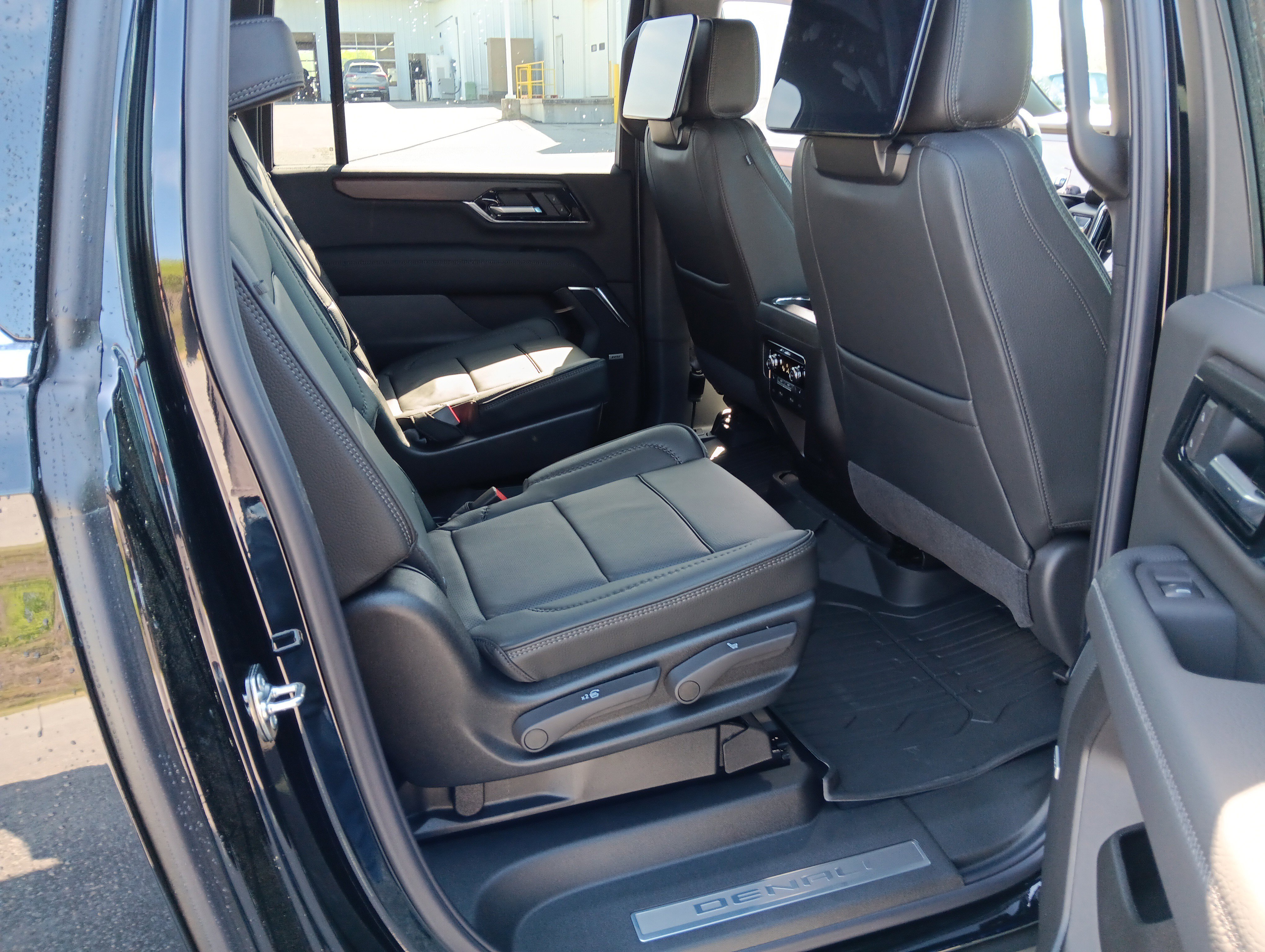 New 2026 GMC Yukon XL Denali image 15
