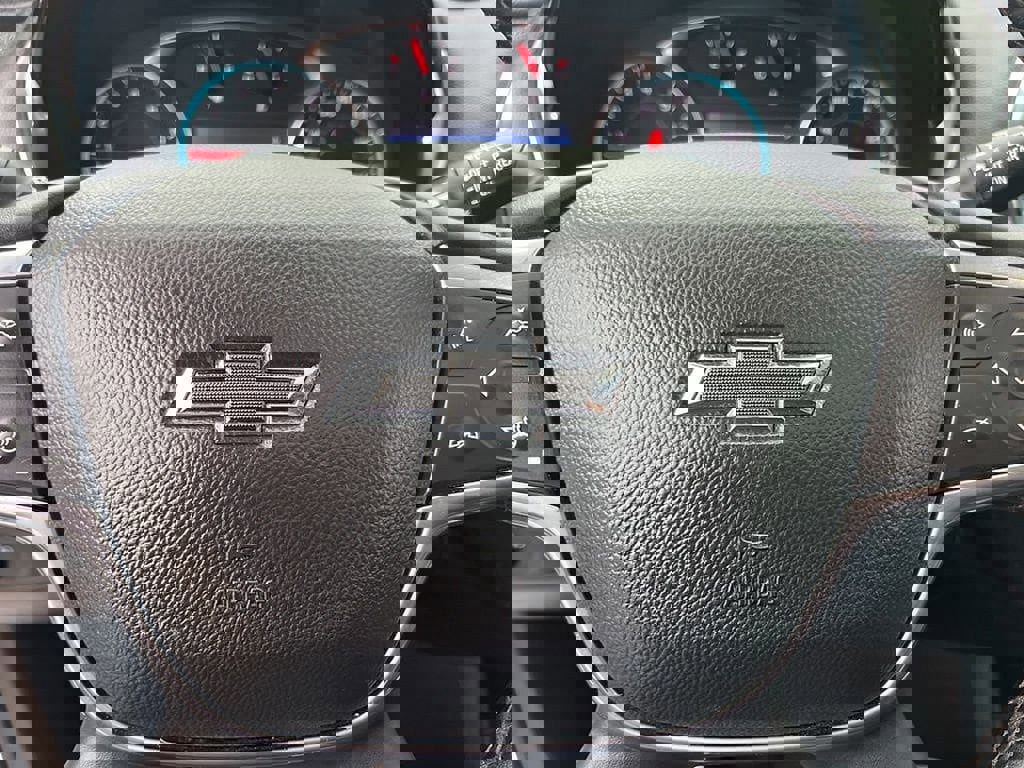 Used 2023 Chevrolet Traverse RS image 33