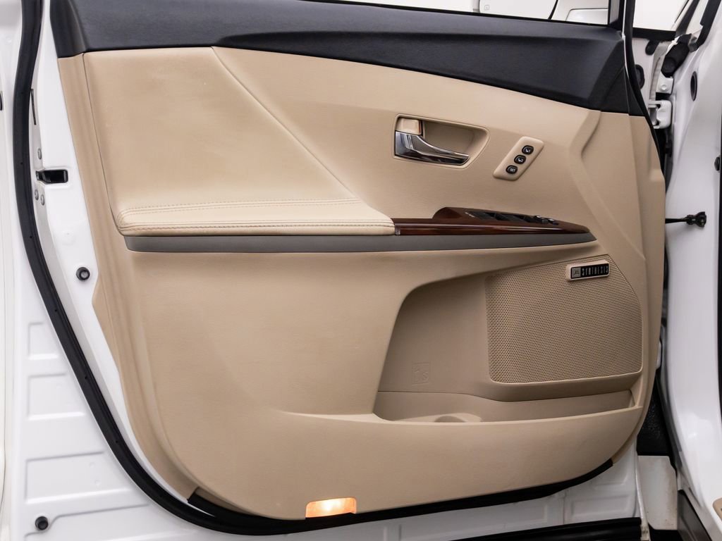 Used 2013 Toyota Venza XLE image 12