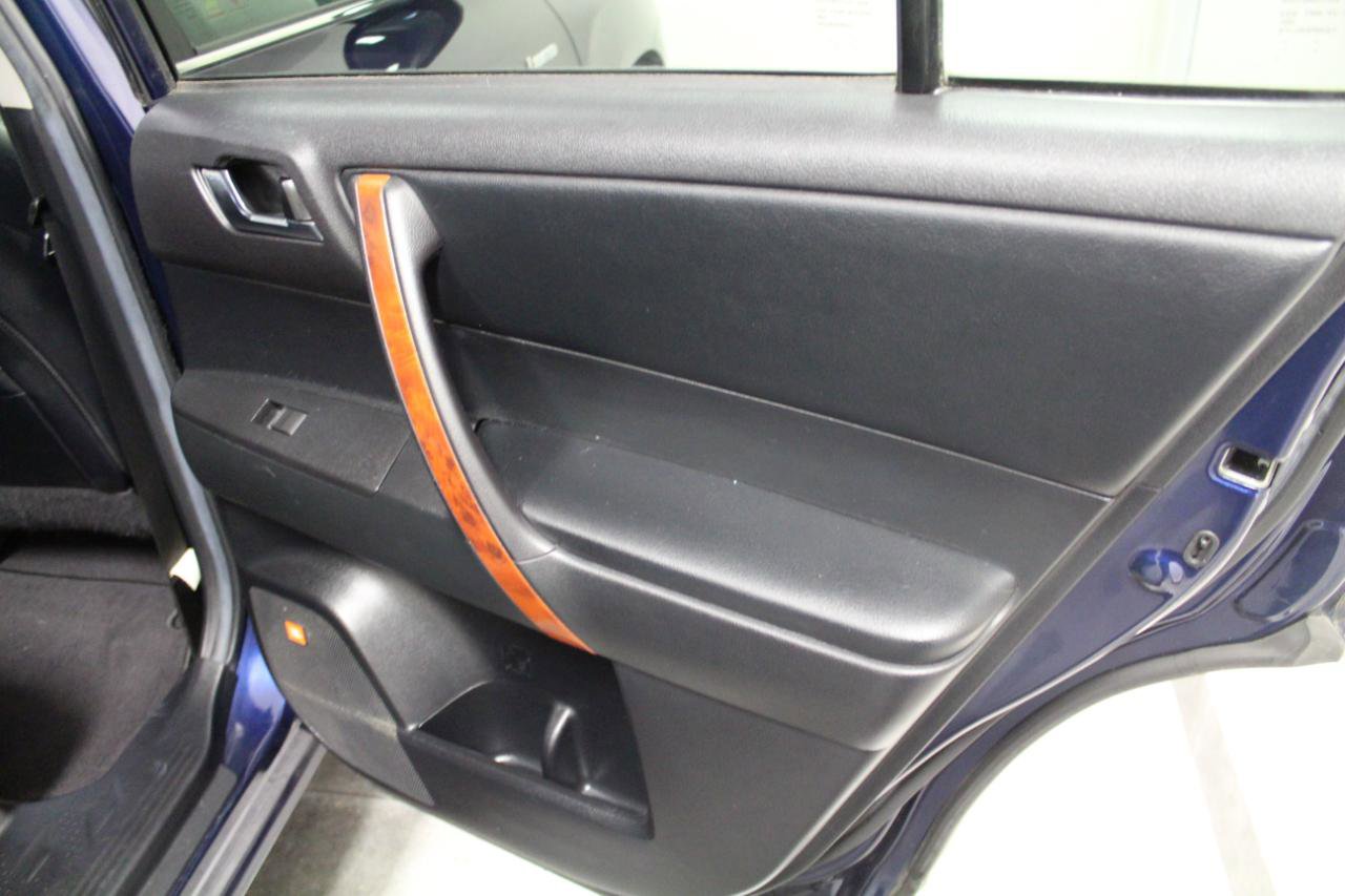 Used 2011 Toyota Highlander Limited w/ Tow Pkg AWD/4WD image 31