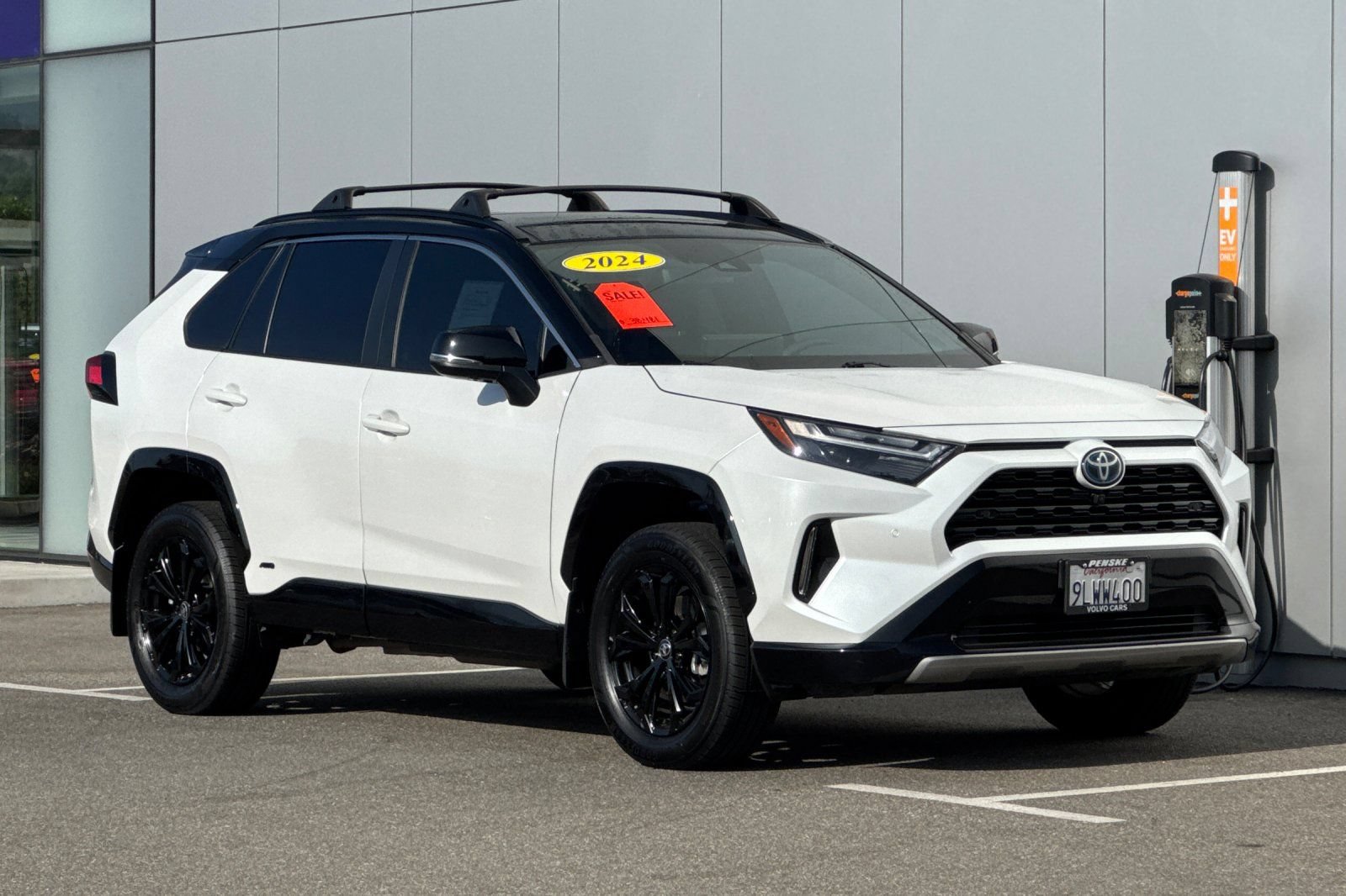 Used 2024 Toyota RAV4 XSE w/ Advanced Technology Package AWD/4WD image 7