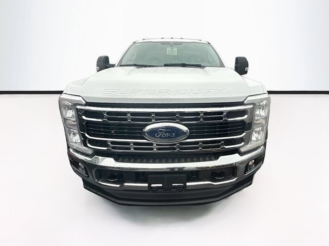 New 2026 Ford F550 4x4 Regular Cab Super Duty image 2