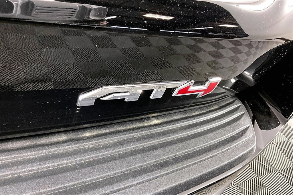 New 2026 GMC Yukon AT4 w/ AT4 Premium Plus Package image 10