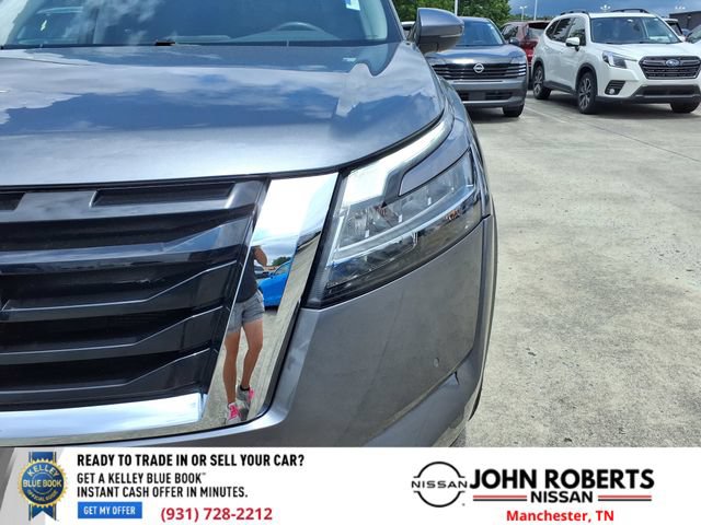 Used 2023 Nissan Pathfinder SL AWD/4WD image 14