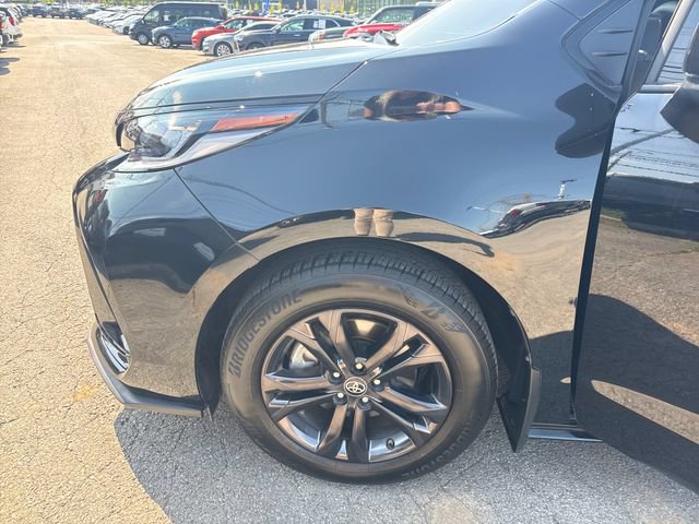 Used 2025 Toyota Sienna XSE w/ XSE Plus Package AWD/4WD image 10