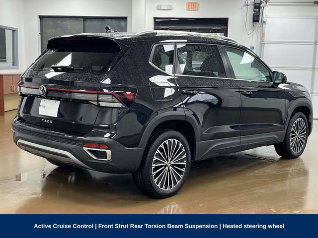 Used 2025 Volkswagen Taos SE FWD image 5