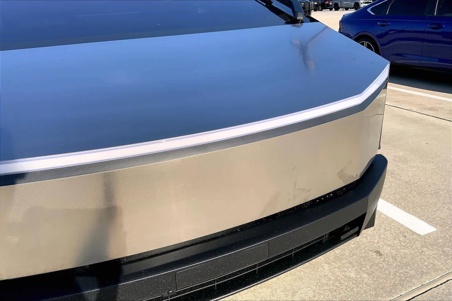Used 2024 Tesla Cybertruck AWD Crew Cab image 27