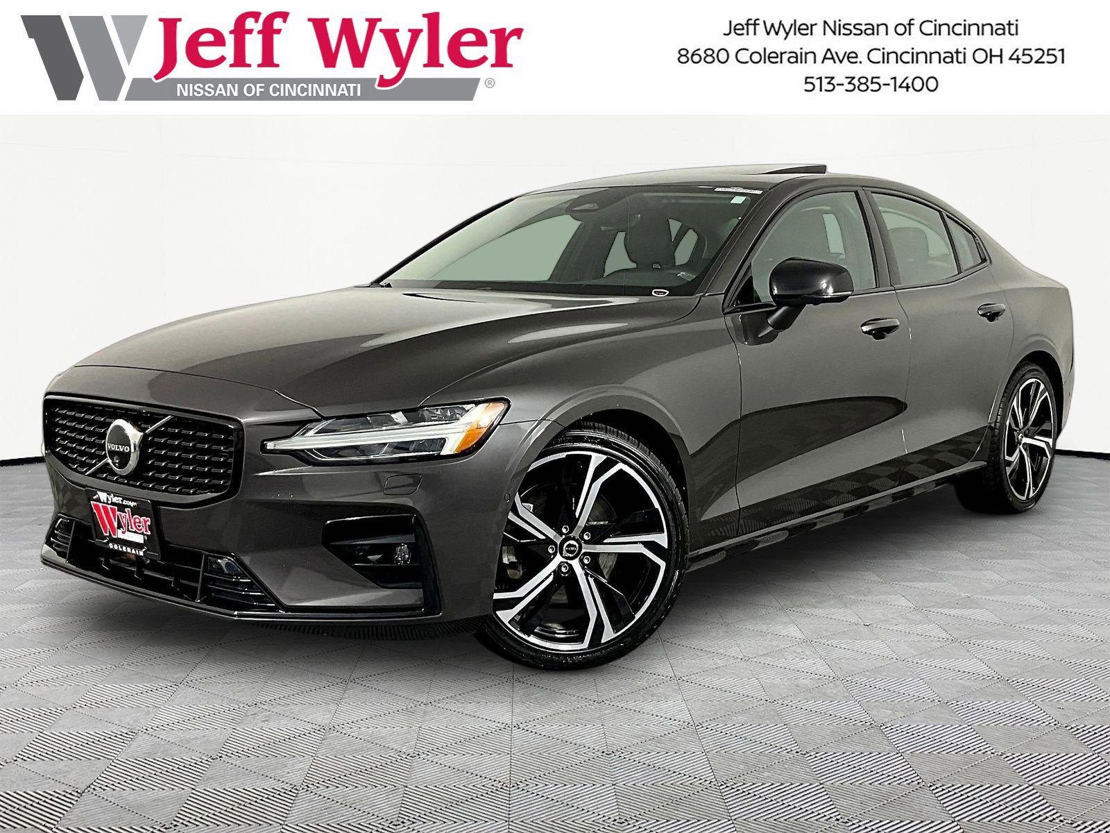 Used 2024 Volvo S60 B5 Plus FWD video 1