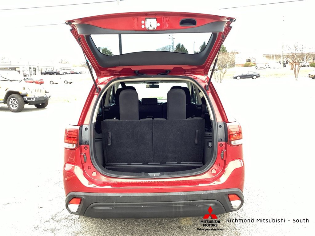 Used 2020 Mitsubishi Outlander ES image 16