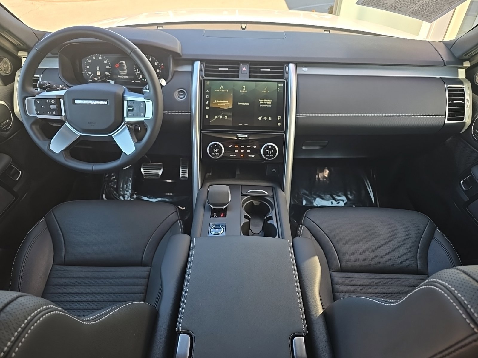 Certified 2024 Land Rover Discovery Dynamic SE image 9