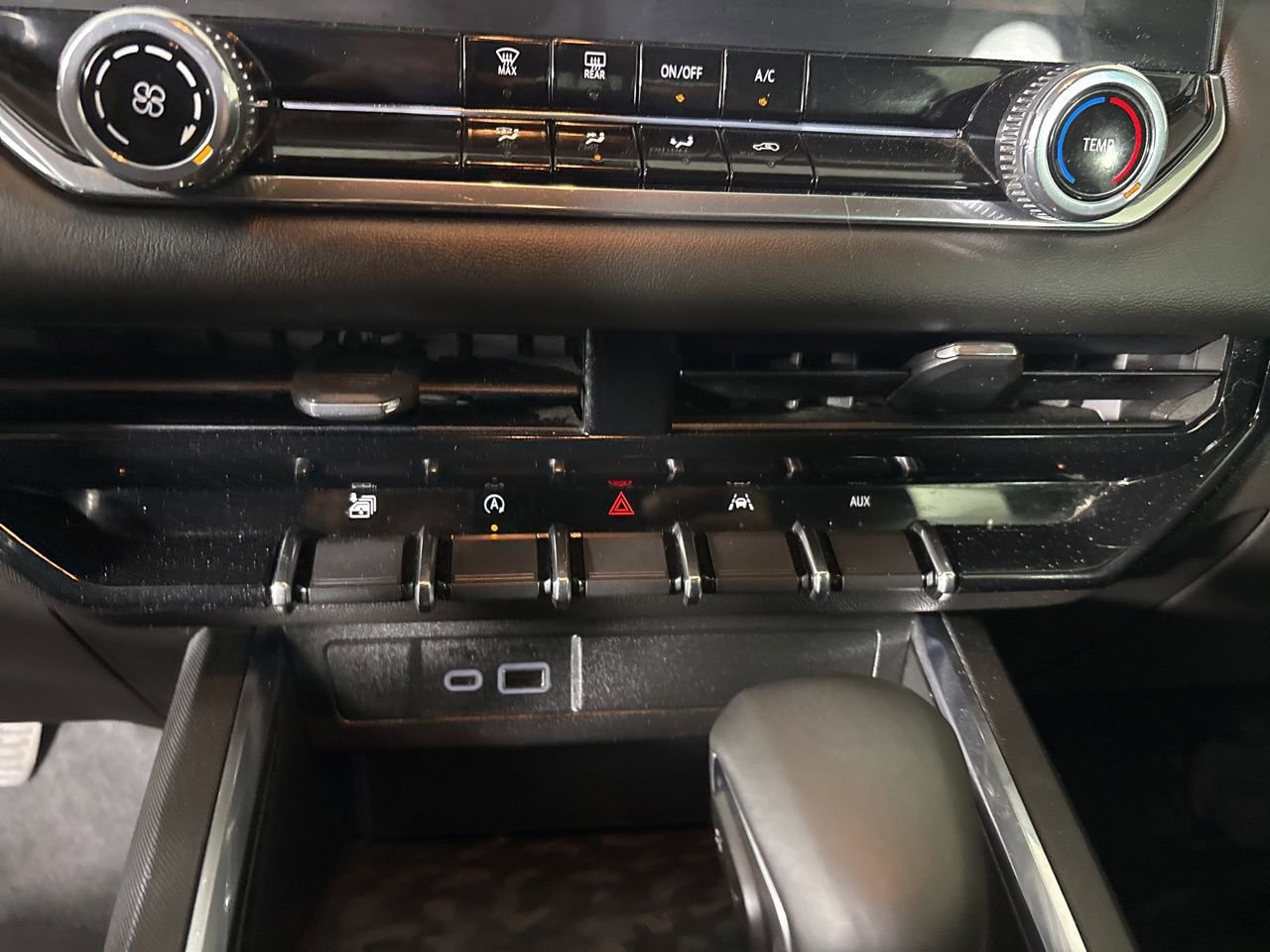 Used 2025 GMC Canyon Elevation image 15