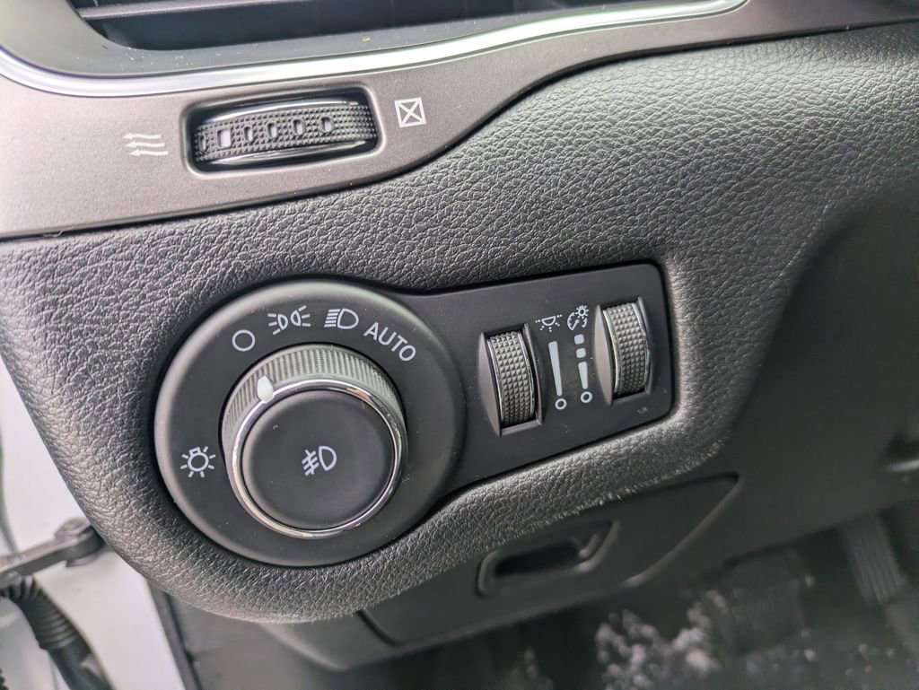 Used 2022 Jeep Cherokee Latitude Lux image 17