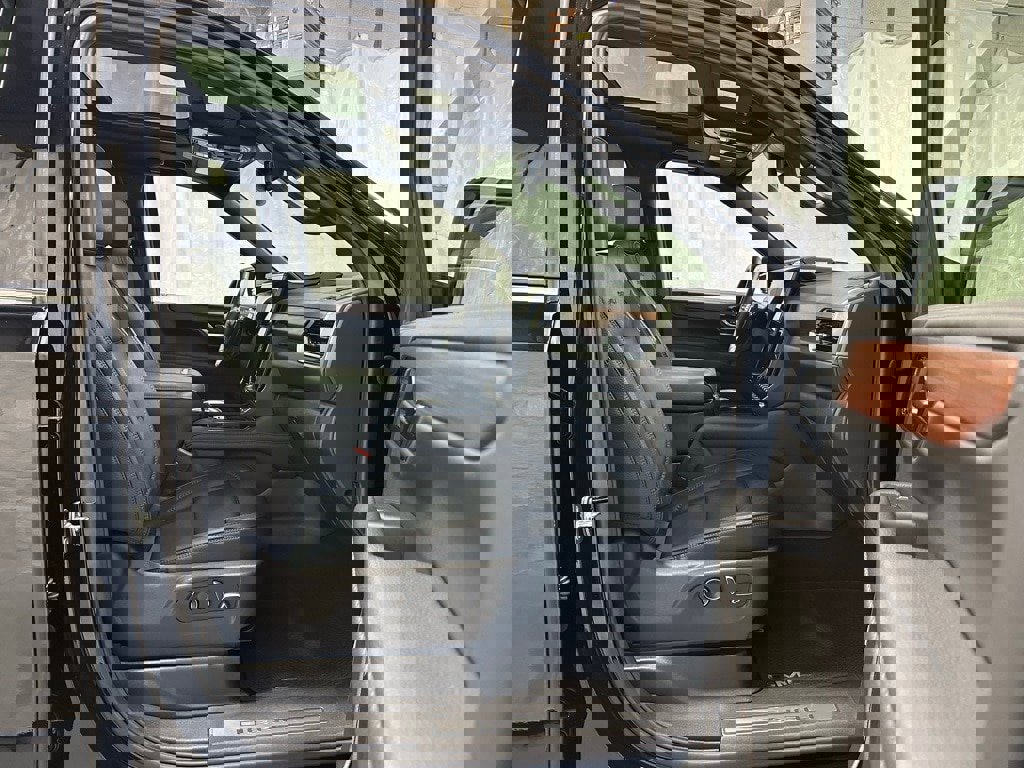 Used 2025 GMC Yukon XL Denali w/ Sun & Power Step Package image 56