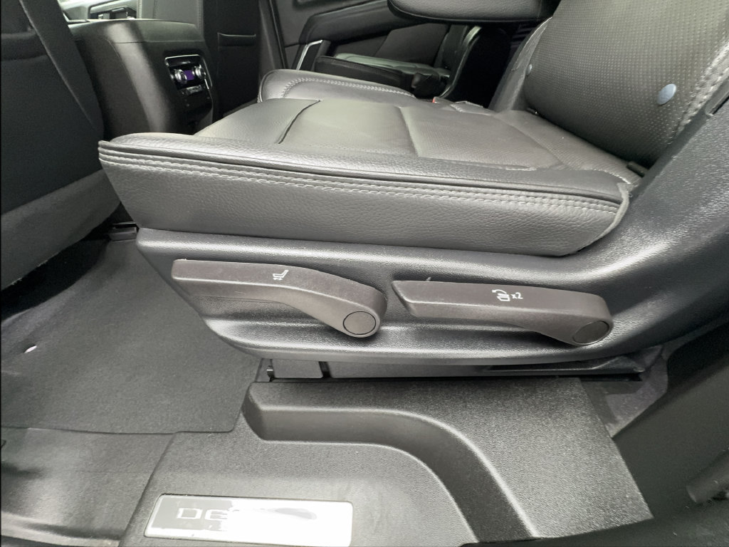 Used 2025 GMC Yukon Denali AWD/4WD image 28