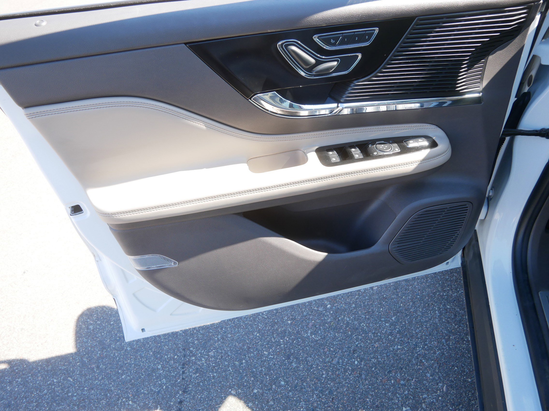 Used 2021 Lincoln Corsair AWD w/ Premium Package image 21