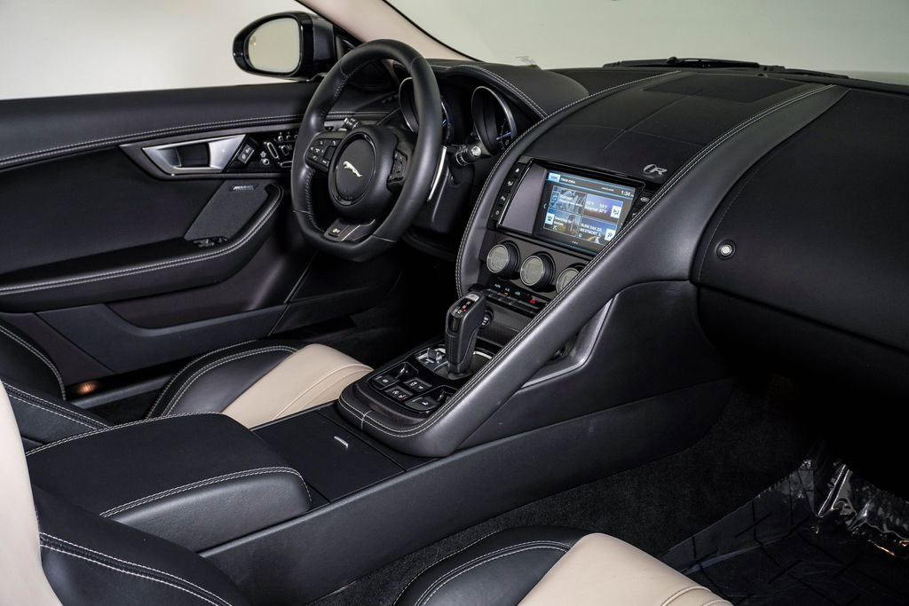 Used 2016 Jaguar F-TYPE R image 18